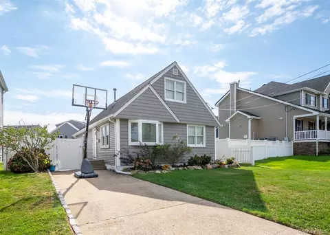 437 Little East Neck Rd S, Babylon, NY 11702