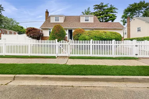 1414 N St, Elmont, NY 11003