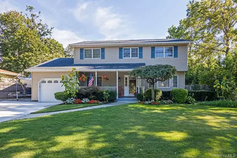 703 10th Ave, East Northport, NY 11731
