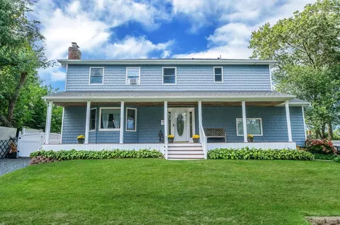 12 Jamar Ln, Ronkonkoma, NY 11779