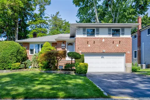 2889 Anderson St, Wantagh, NY 11793