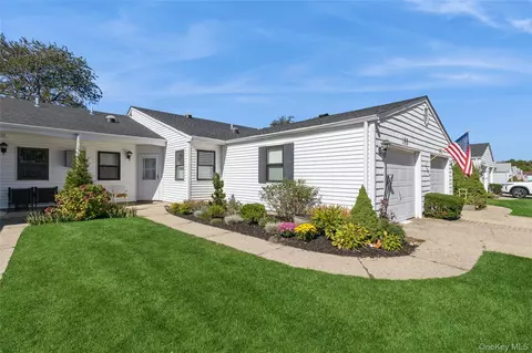 155 Knolls Dr #155, Stony Brook, NY 11790