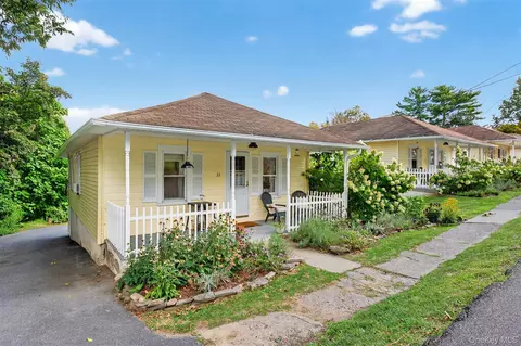 33-35 Hudson Ter, Marlboro, NY 12542