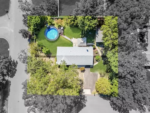 1 Chuck Ln, Selden, NY 11784