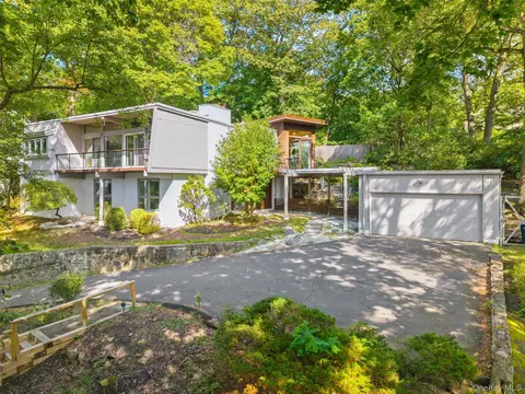 66 Summit Dr, Greenburgh, NY 10706
