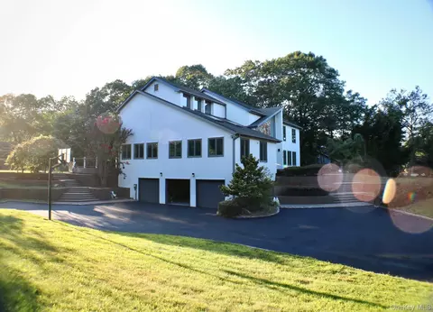 10 Cedarfield Ter, Saint James, NY 11780