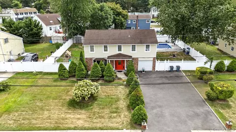 86 Riddle St, Brentwood, NY 11717