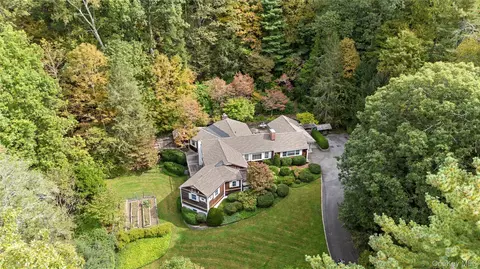 40 Baylis Ln, Bedford, NY 10506