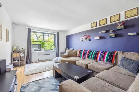 7520 Bell Blvd #5A, Oakland Gardens, NY 11364