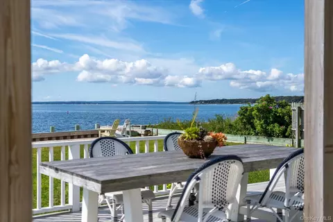 4415 Camp Mineola Rd, Mattituck, NY 11952