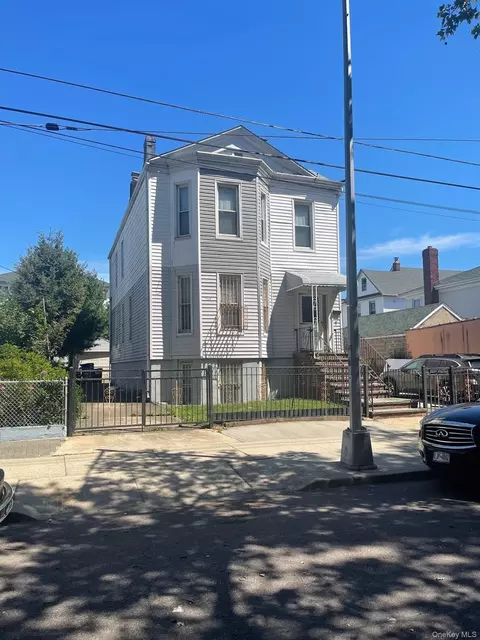 10159 92nd St, New York, NY 11416