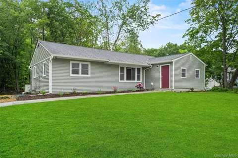 40 Westwood Dr, Newburgh, NY 12550