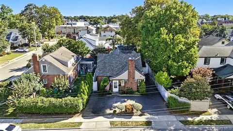 46 Ongley St, Rockville Centre, NY 11570