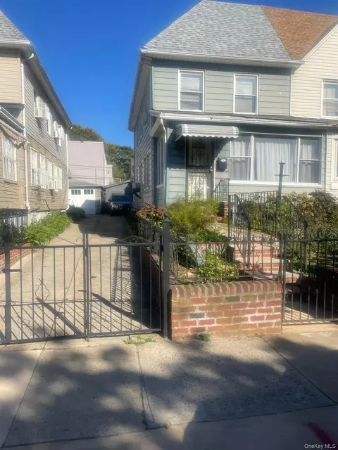 811 E 48 St, Brooklyn, NY 11203