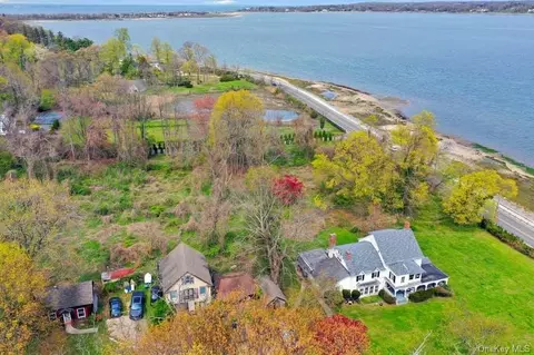1008 W Shore Rd, Oyster Bay, NY 11771