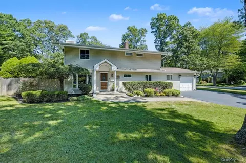 1 Deepdale Dr, Commack, NY 11725