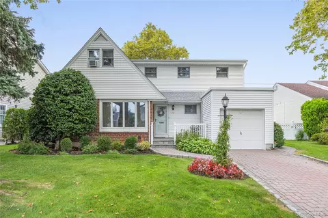 73 Patton Blvd, North Hempstead, NY 11040