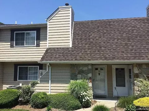 186 Lake Pointe Cir #186, Middle Island, NY 11953