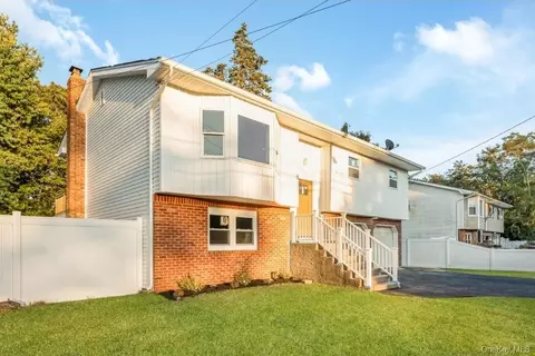 159 Coates Ave N, Holbrook, NY 11741