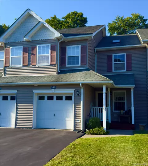 140 Pinebrook Dr, Hyde Park, NY 12538