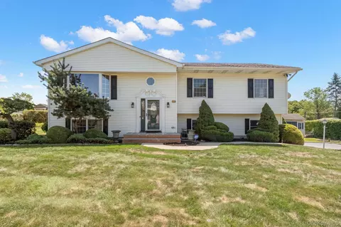 56 Acorn Ave, Wallkill, NY 10941