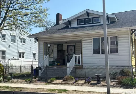 42 E Hudson St, Long Beach, NY 11561