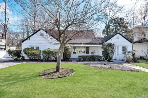 69 Warwick Rd # A, North Hempstead, NY 11023