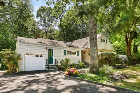 7 Crestwood Ln, New Rochelle, NY 10804