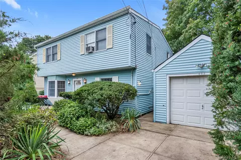 253 Raff Ave, North Hempstead, NY 11514