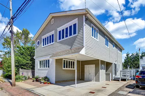 60 Baldwin Ave, Point Lookout, NY 11569