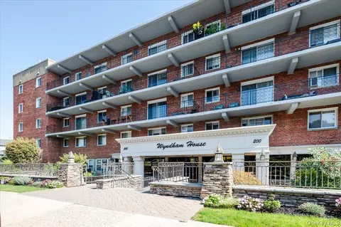 200 Atlantic Ave #330, Lynbrook, NY 11563