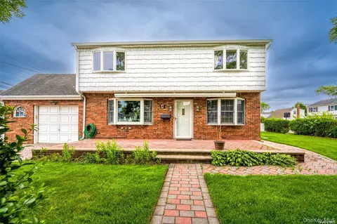4 Jordan Ln, Hicksville, NY 11801
