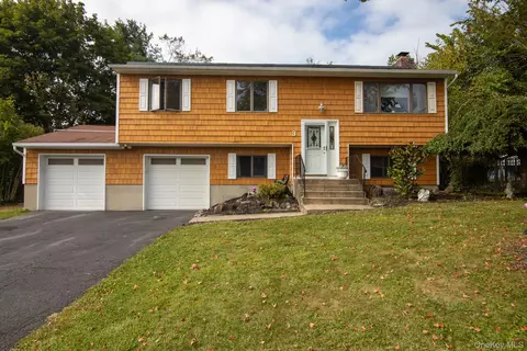 3 Continental Ln, Washingtonville, NY 10992