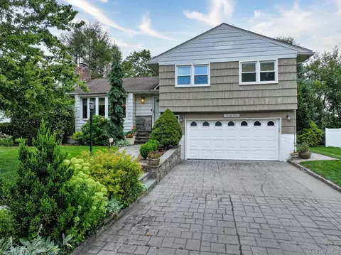15 Iselin Dr, New Rochelle, NY 10804