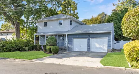 3015 Post Ave, Wantagh, NY 11793