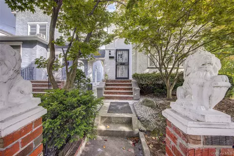 13759 232nd St, New York, NY 11413