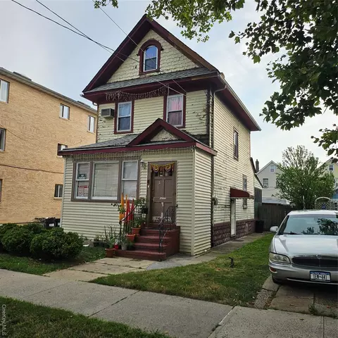 10326 118th St, South Richmond Hill, NY 11419