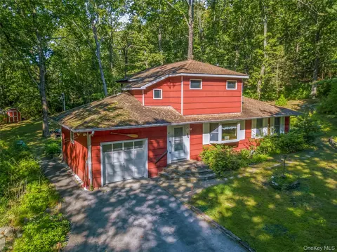 49 Lakeside Dr, Rhinebeck, NY 12572