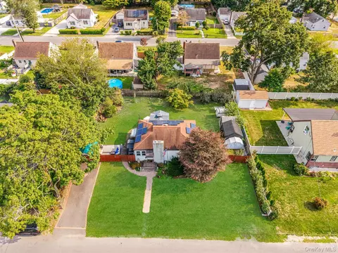 30 Oakdale Ave, Central Islip, NY 11722