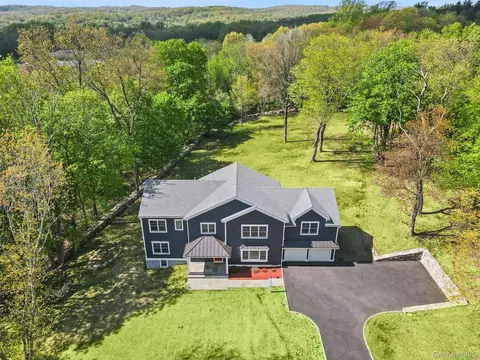 6 Tripp Ln, North Castle, NY 10504