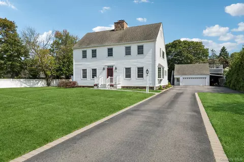 78 Oak Rd, Bayport, NY 11705