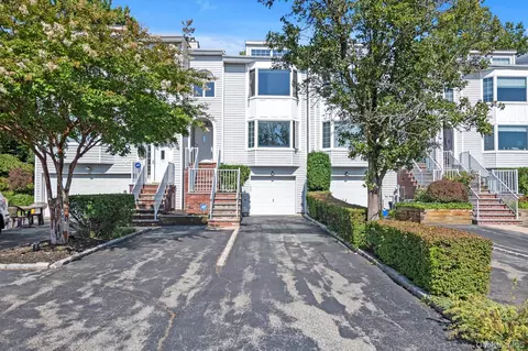 242-12 A Oak Park Dr #99A, Little Neck, NY 11362