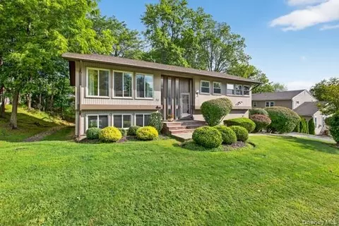 40 Gregg Ct, Orangetown, NY 10983
