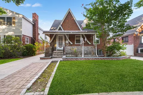 7319 186th St, New York, NY 11366