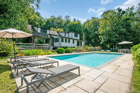 15 Reyburn Rd, Katonah, NY 10536