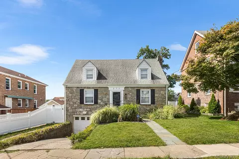 271 Hayward St, Yonkers, NY 10704