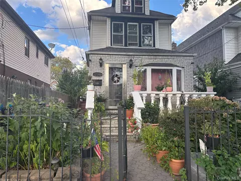 10749 131st St, South Richmond Hill, NY 11419