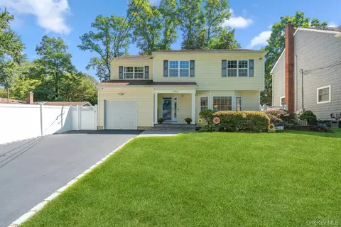 2 Brush Pl, Huntington, NY 11743