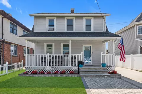 33 Notre Dame Ave, Hicksville, NY 11801
