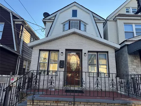 9568 115th St, South Richmond Hill, NY 11419